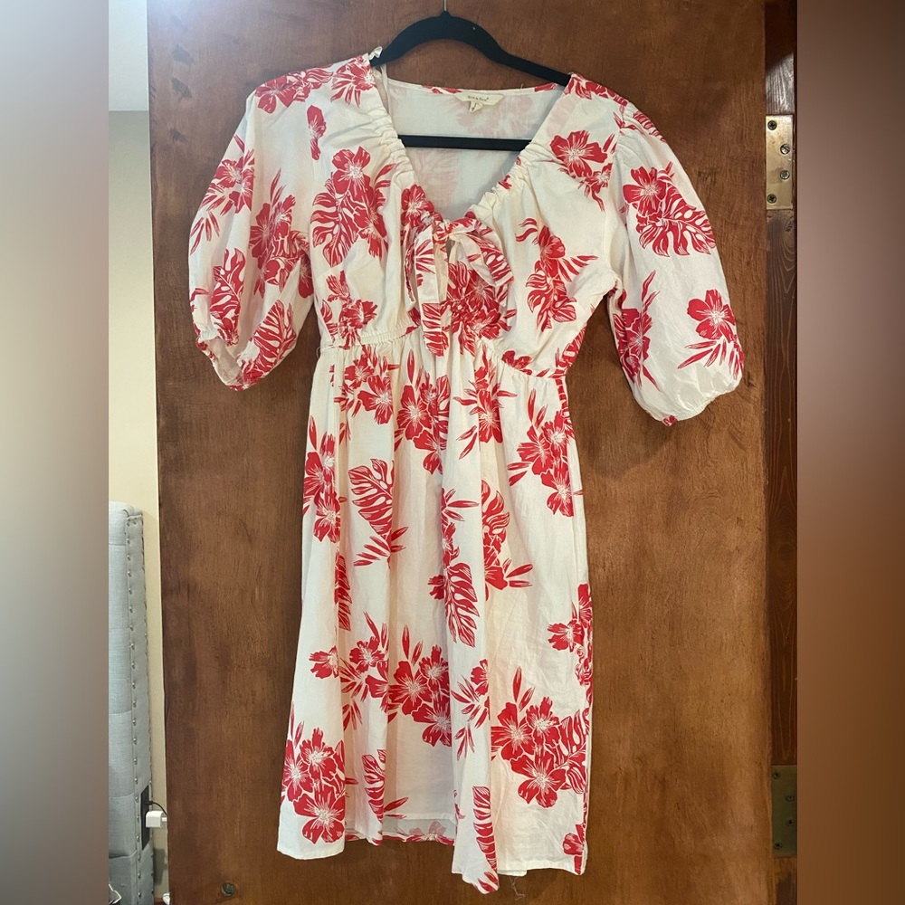 Like new puffed sleeves, sundress size medium